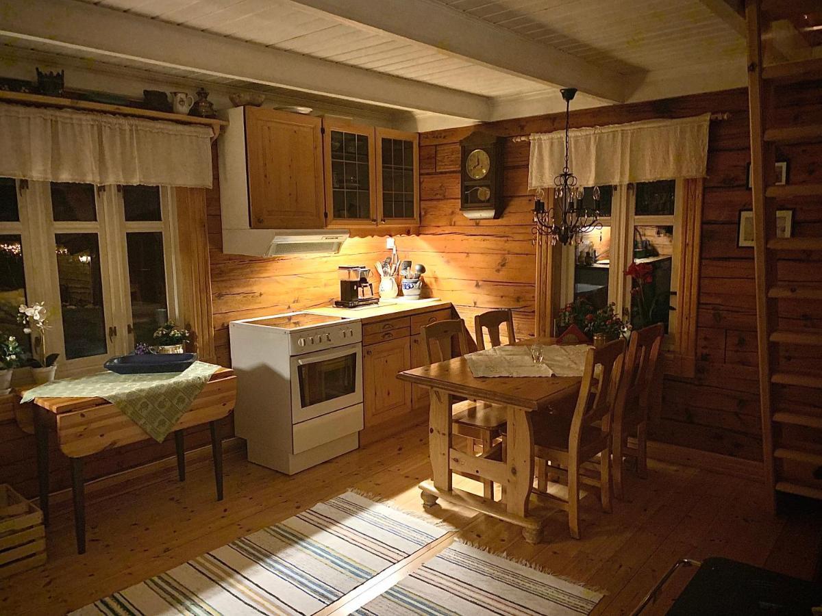 100 Years Old Norwegian Log House In Tromso 빌라 외부 사진